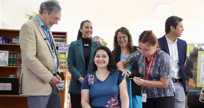 Profesores y personal de la educación se suman como grupos prioritarios para la vacunación contra COVID-19