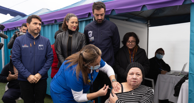 Minsal, Municipalidad de Maipú y Colmed inauguran punto de vacunación y reiteran llamado a inocularse